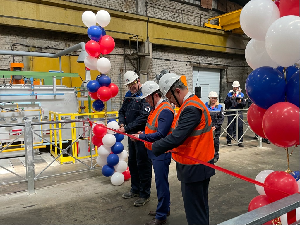 Лучшие сотрудники Орловского сталепрокатного завода получили награды от Губернатора в честь Дня металлурга 